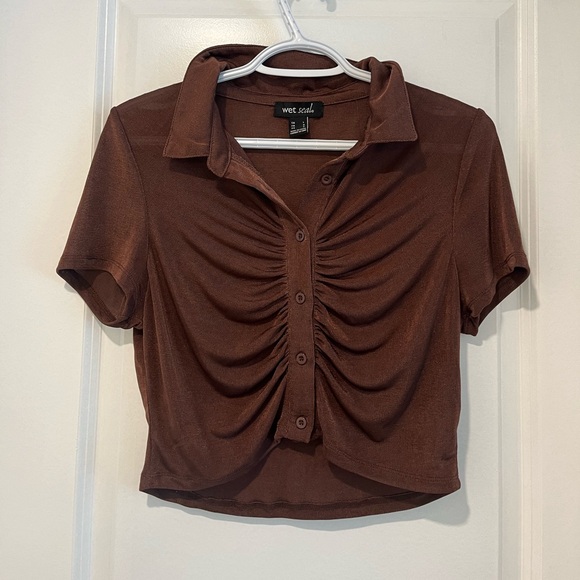 Brown top - fits smaller than a large - Picture 2 of 2